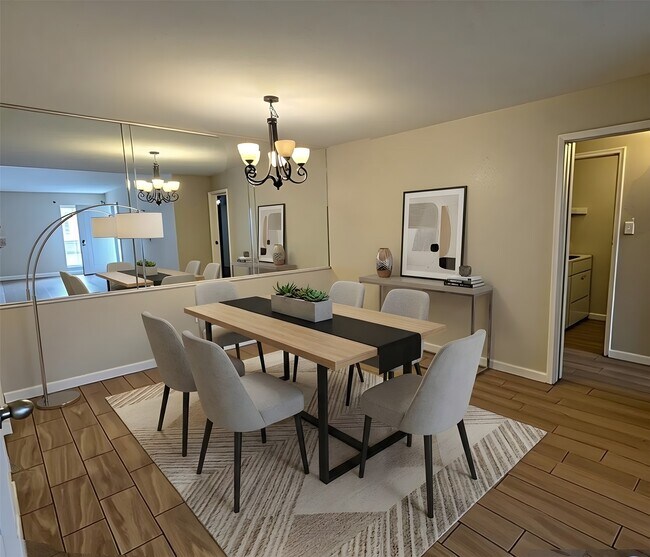 Building Photo - 7400 Bellerive Dr