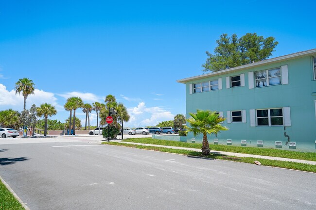 Building Photo - 1701 Gulf Way