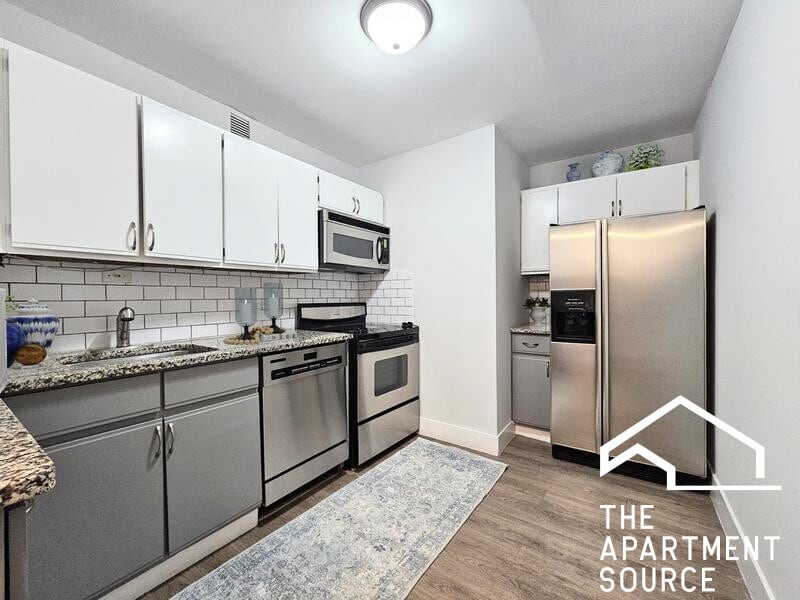 Building Photo - 1337 N Dearborn St