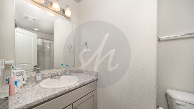 Building Photo - Three Bedroom  Home in Vantana
