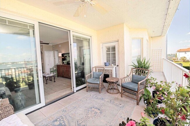 Building Photo - 157 Marine St