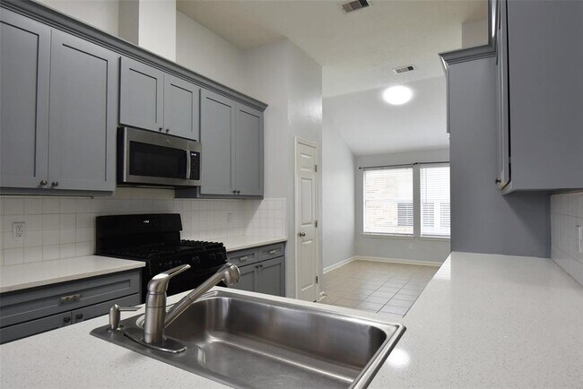 Building Photo - 2910 Walnut Springs Dr