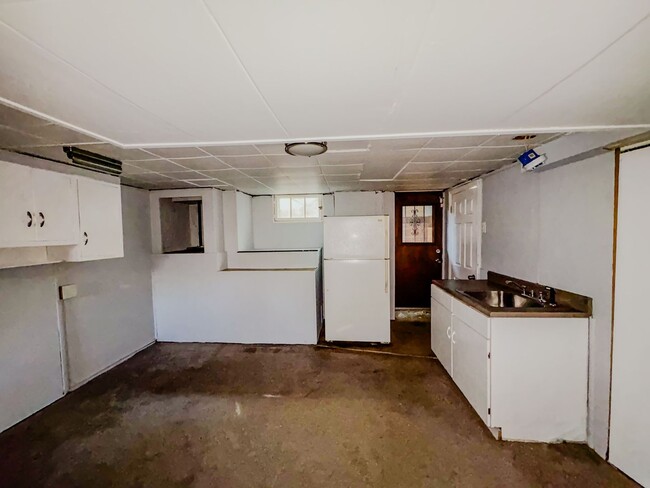 Building Photo - Charming Mid-Century Townhouse in Baltimor...