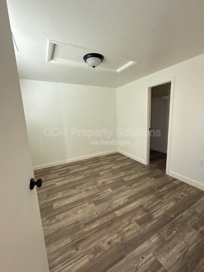 Building Photo - 3209-525  Burton Ave Se