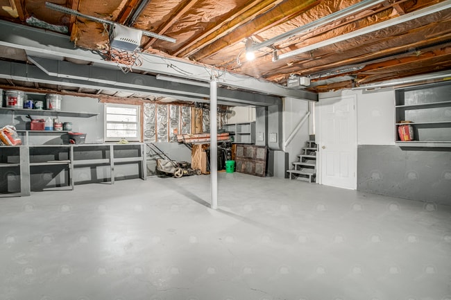 Building Photo - Move in mid-April