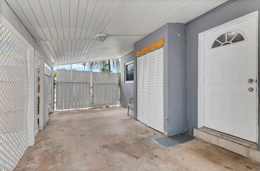 Car port - 9720 SW 161st St