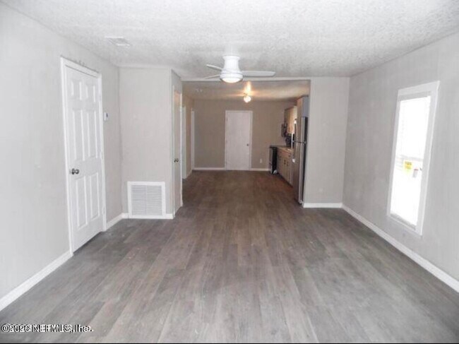 Building Photo - 8140 Mariner St