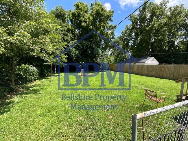 Building Photo - Spacious 3 Bed, 2 Bath Bottom-Floor Duplex...