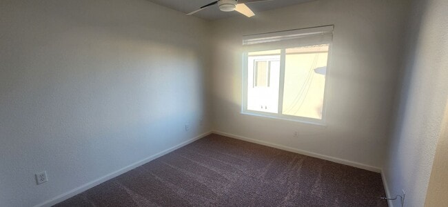 Building Photo - Beautiful 4 Bedroom 2.5 Bathroom Home on Large Lot in Elk Grove