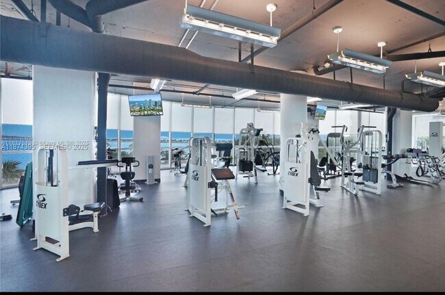 Building Photo - 2101 Brickell Ave