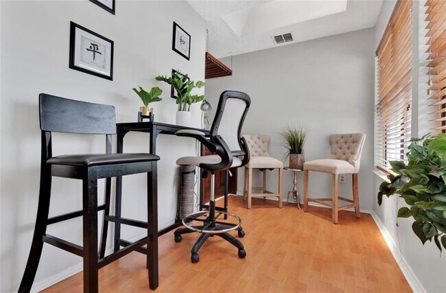 Building Photo - 2411 Huntingdon Chase