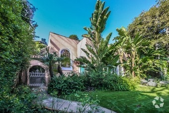 Building Photo - 1367 N Beverly Dr