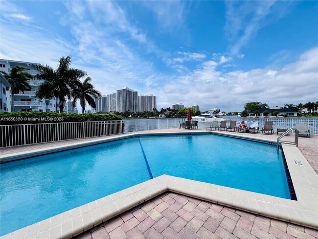 Building Photo - 3161 S Ocean Dr