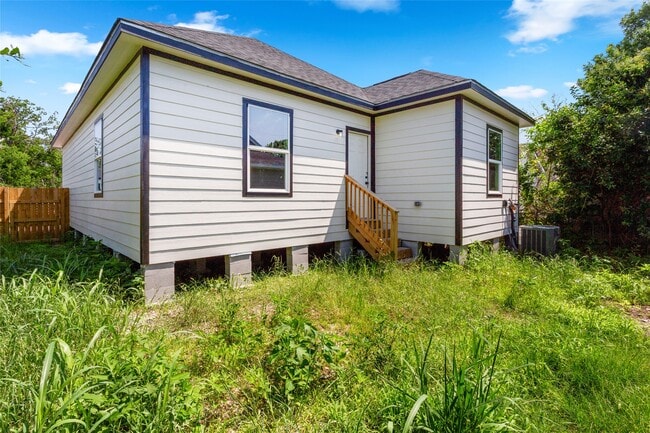 Building Photo - 3220 Josephine St