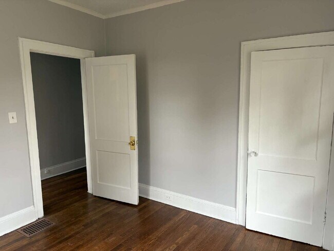 Building Photo - Rare Downtown Asheville Rental: 3BR/2BA House with Huge Yard & City Convenience- Dogs allowed!