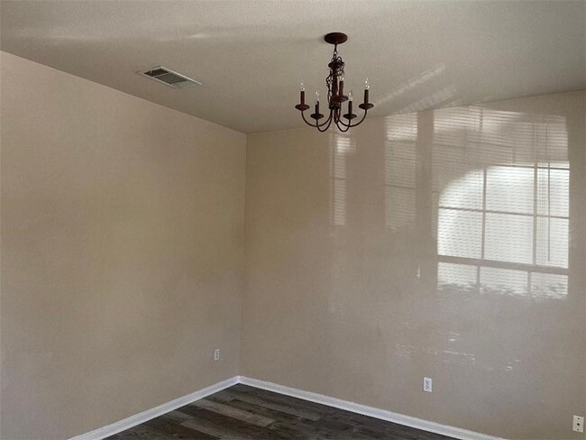 Building Photo - 9215 Pioneer Forest Dr
