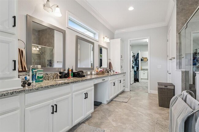 Building Photo - 10151 Henbury St