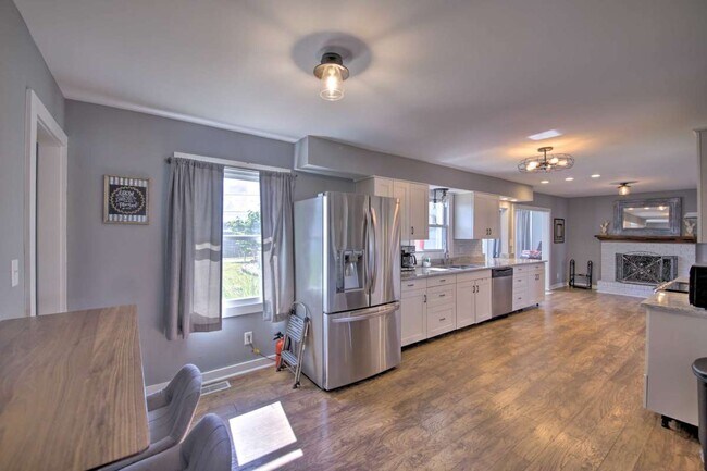 Building Photo - 6447 S Franklin Rd