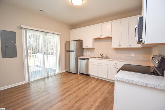 Building Photo - 105 Cunningham Rd