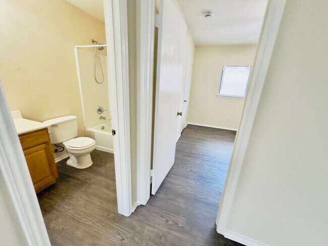 Building Photo - Spacious 4-Bedroom Home in Westwood – Lean...