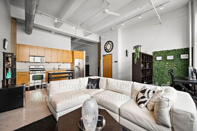 Building Photo - 700 N Washington Ave