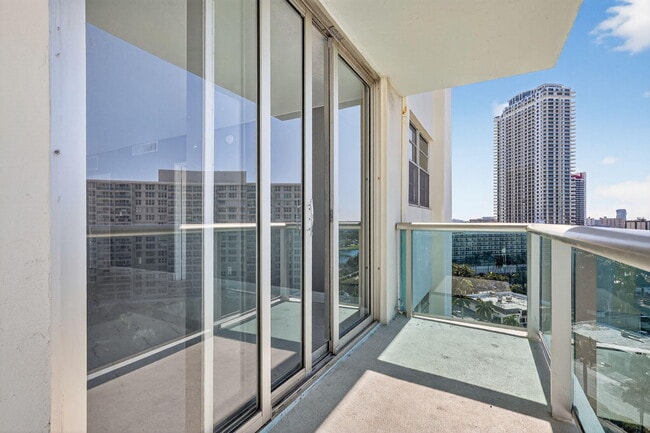 Building Photo - 3801 S Ocean Dr