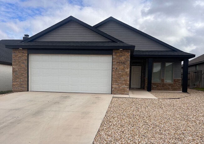 Primary Photo - 3 Bedroom Rental Available July 9th in Fre...