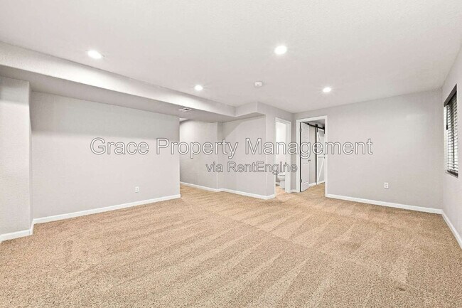 Building Photo - 10982 N Steele St