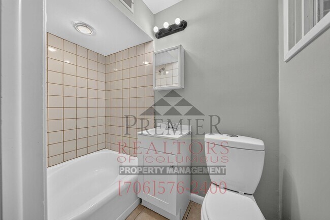 Building Photo - 2468 Walker St