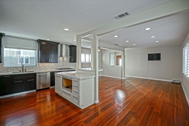 Building Photo - BEAUTIFULLY REMODELED, REDONDO HILLS HOME ...