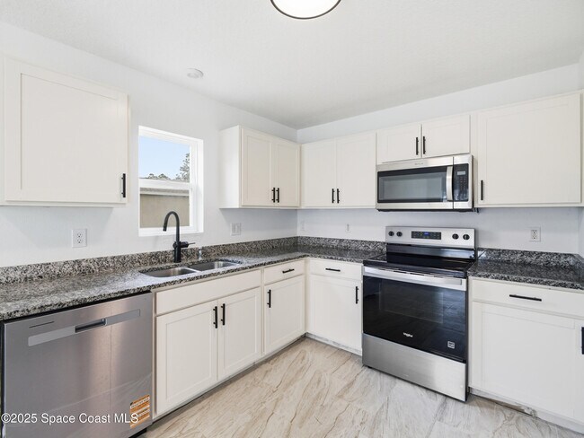 Building Photo - 1332 Giddings St