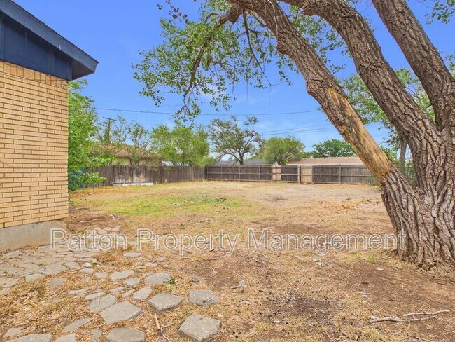 Building Photo - 3319 Teckla Blvd