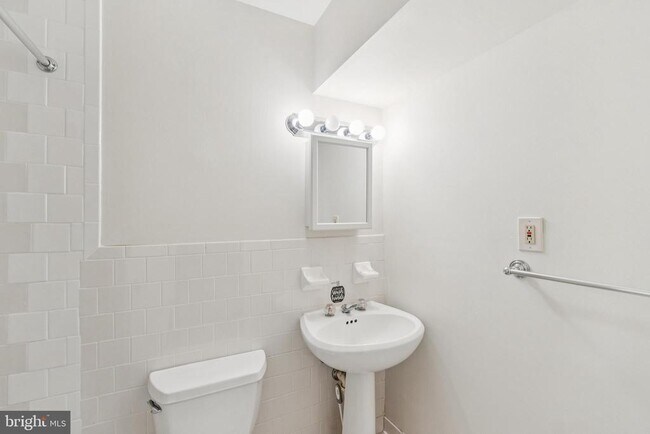 Building Photo - 10520 Pine Haven Terrace