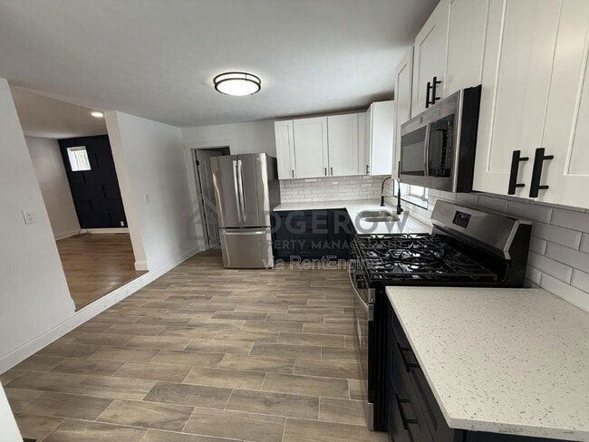 Building Photo - 1004 Garfield Ave NW