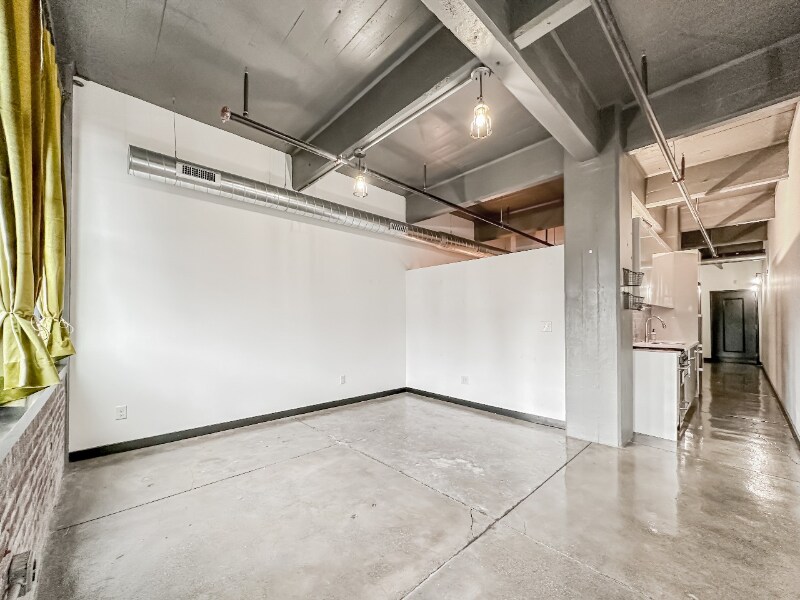 Building Photo - 1701 Tulip St