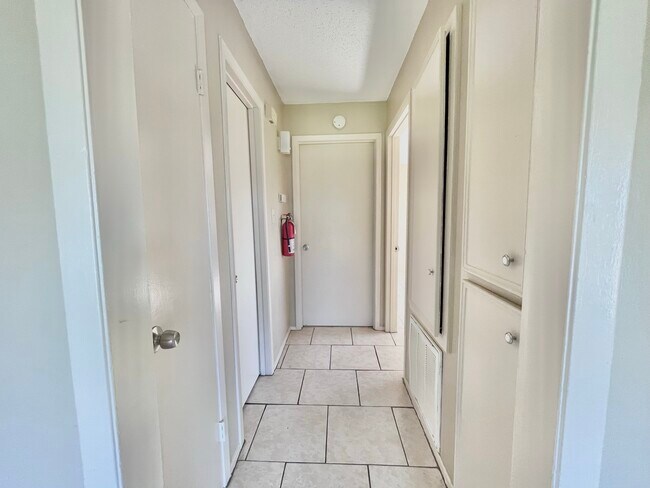 Building Photo - 3021 Sycamore Ave