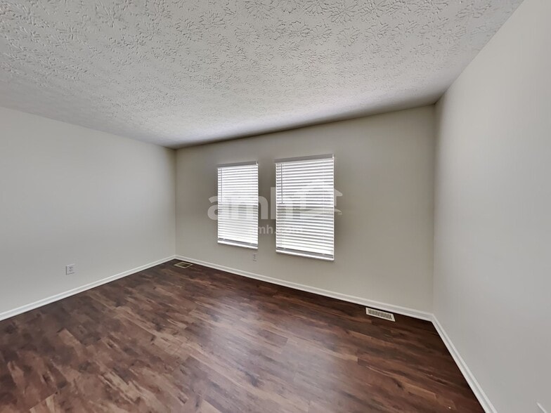 Building Photo - 640 Norfolk Square S