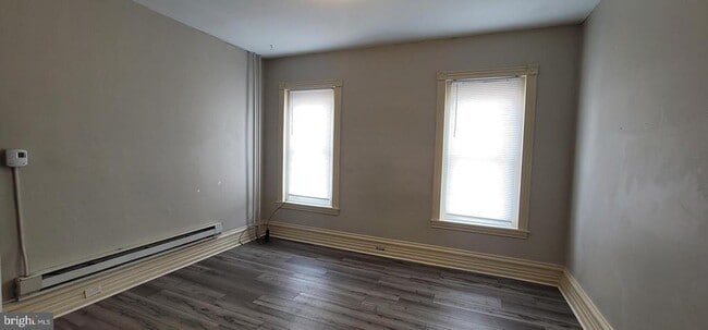 Building Photo - 136 Elm St