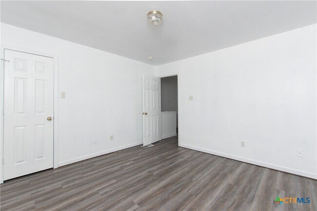 Building Photo - 4207 Primrose Dr
