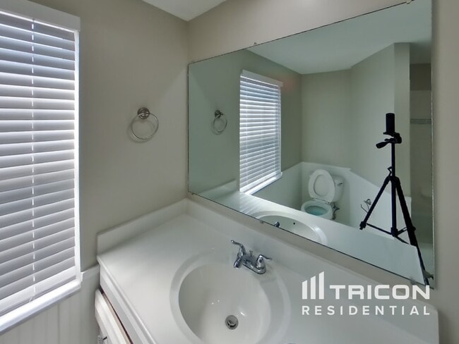 Building Photo - 3036 Regatta Dr