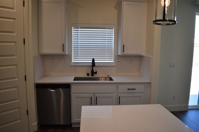 Building Photo - 399 Gallaway Ct