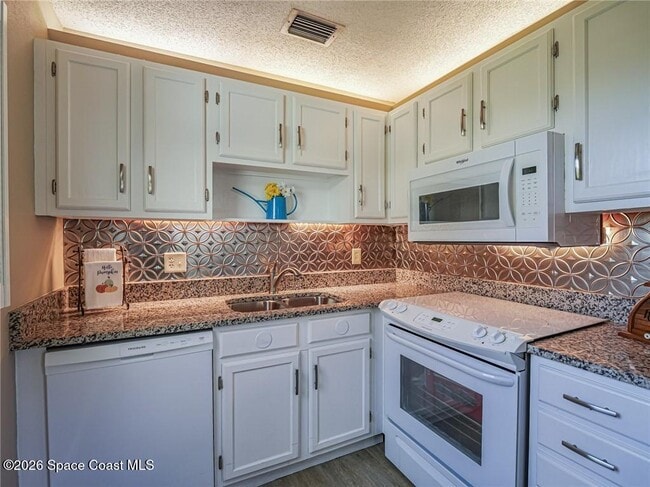 Building Photo - 11 Vista Palm Ln