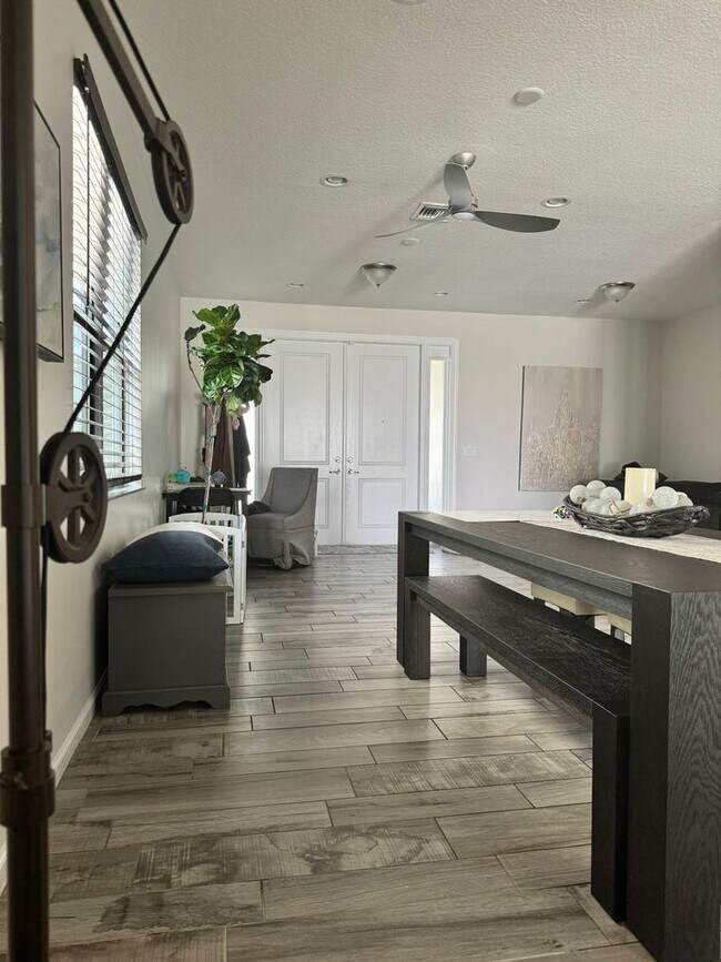 Building Photo - 6004 Oceanaire Way