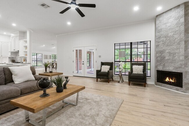 Building Photo - 10 Autumn Oaks Dr