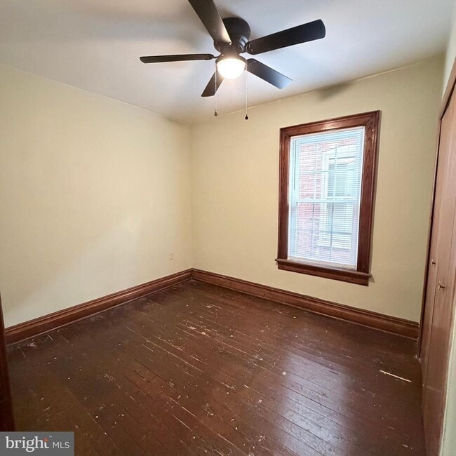 Building Photo - 235 Park Ave