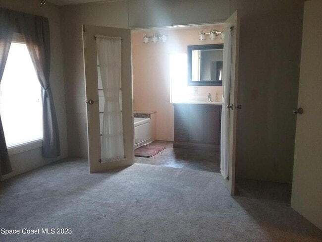 Building Photo - 1609 Ridge Dr