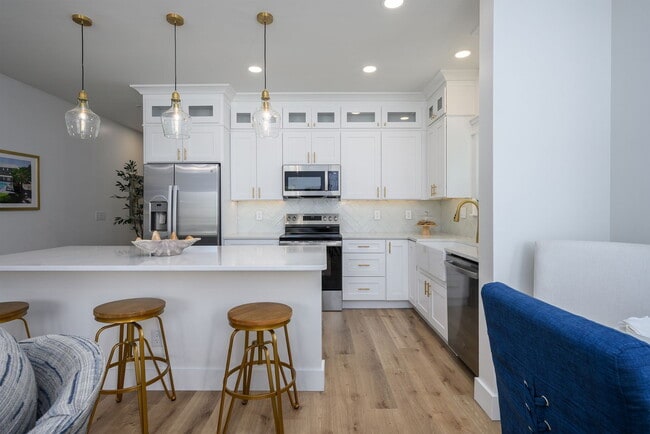 Building Photo - Luxury Four Bedroom Townhome on Hilton Head Island!