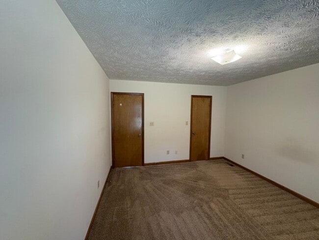 Building Photo - 2 Bedroom 2 Bathroom Duplex Available in H...