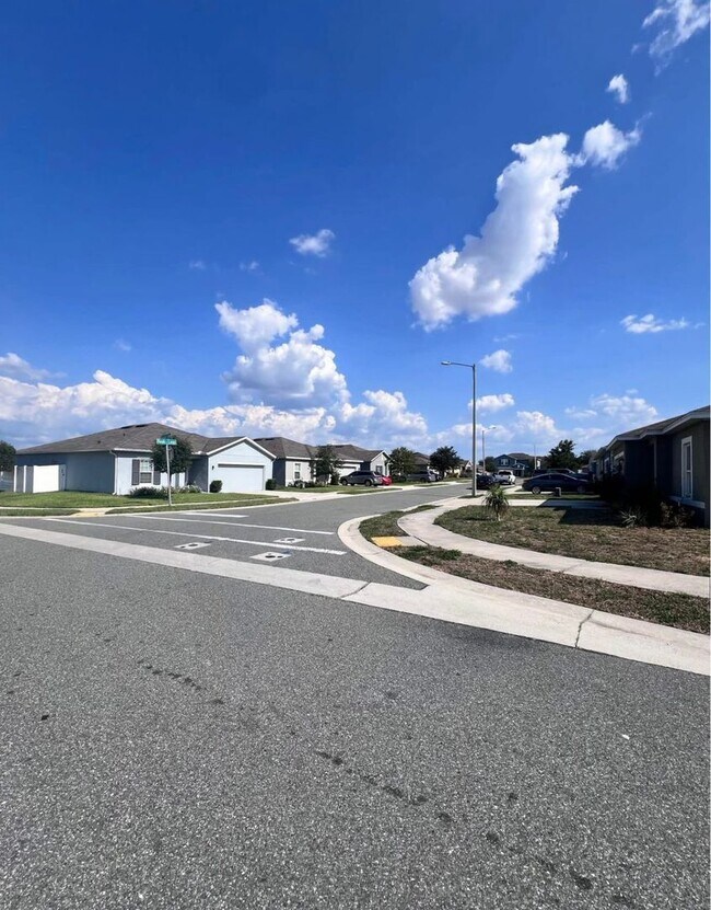 Building Photo - Beautiful 4-Bedroom Home in Sought-After H...