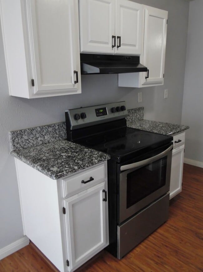 Building Photo - RECENTLY REMODELED, FRESHLY PAINTED HOME IN NORTHEAST FORT WORTH